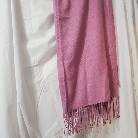 Scarf in pink - Picture 2 of 3